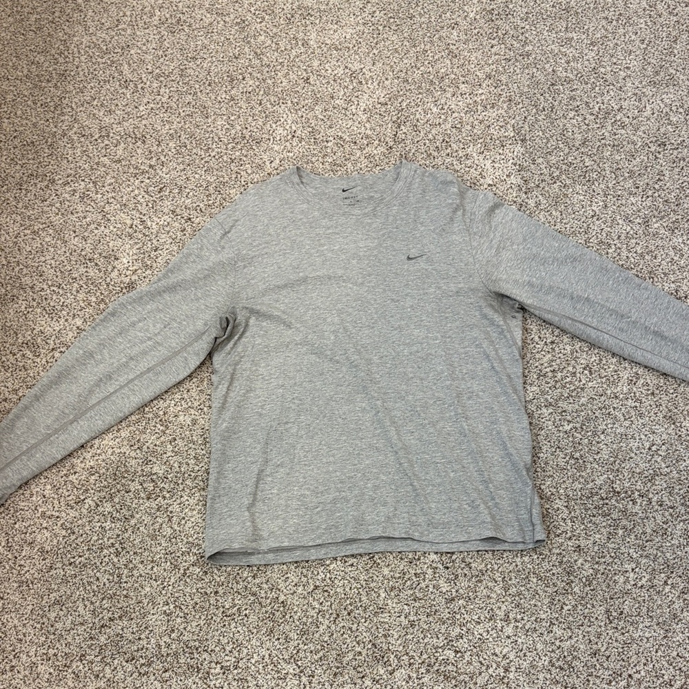 Nike Men's Light Gray Long Sleeve Shirt